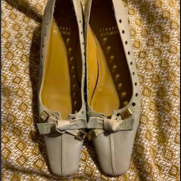 Stuart Weitzman Shoes - Stuart Weitzman Cream colored womens shoes size 6 2A